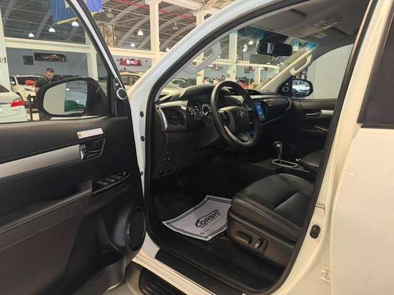 TOYOTA-HILUX-2024