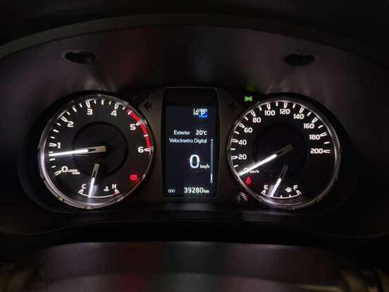 TOYOTA-HILUX-2.8 D-4D TURBO DIESEL CD SRX PLUS 4X4 AUTOMÁTICO TOYOTA-HILUX-2024