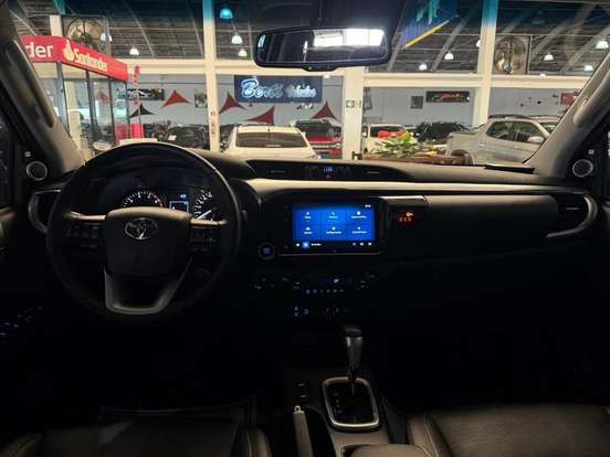 TOYOTA-HILUX-2024
