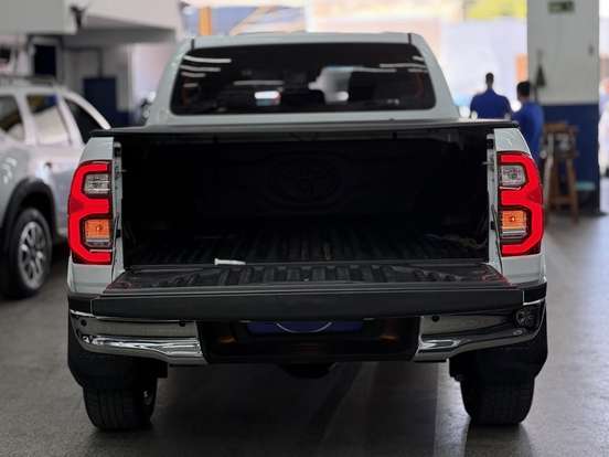 TOYOTA-HILUX-2023