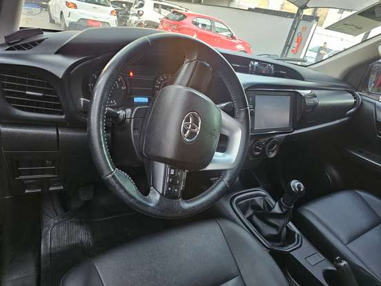TOYOTA-HILUX-2021