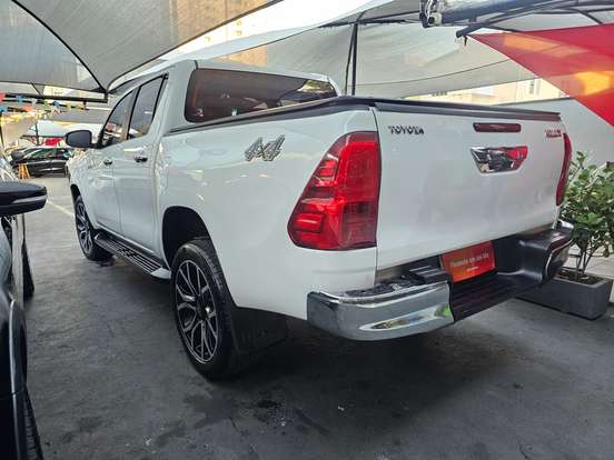 TOYOTA-HILUX-2021