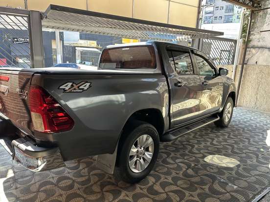 TOYOTA-HILUX-2016