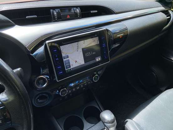 TOYOTA-HILUX-2018