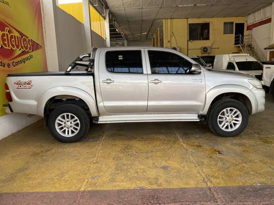 TOYOTA-HILUX-2014
