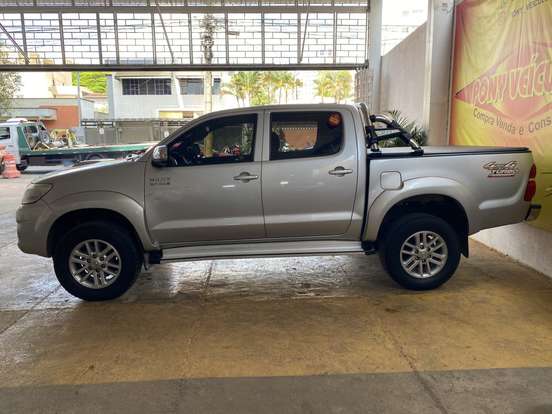 TOYOTA-HILUX-3.0 SRV 4X4 CD 16V TURBO INTERCOOLER DIESEL 4P AUTOMÁTICO TOYOTA-HILUX-2014