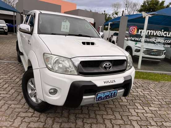 TOYOTA-HILUX-2011