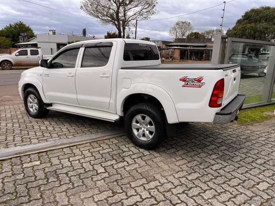 TOYOTA-HILUX-3.0 SRV 4X4 CD 16V TURBO INTERCOOLER DIESEL 4P AUTOMÁTICO TOYOTA-HILUX-2011