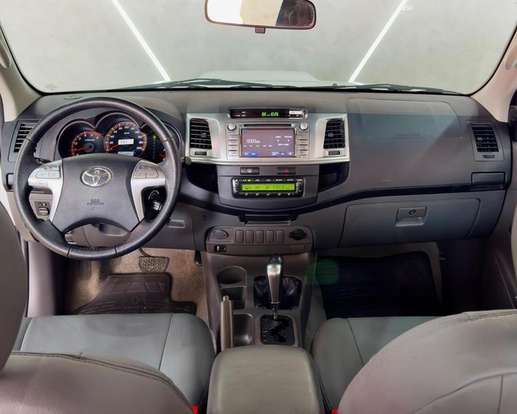 TOYOTA-HILUX-2015