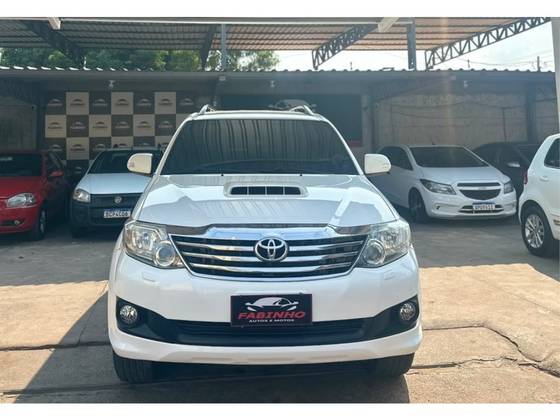 TOYOTA HILUX 3.0 SRV 4X4 CD 7 LUGARES 16V TURBO INTERCOOLER DIESEL 4P AUTOMÁTICO