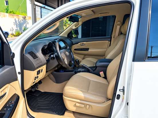 TOYOTA-HILUX-2012