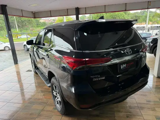 TOYOTA-HILUX SW4-2016
