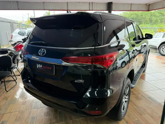 TOYOTA-HILUX SW4-2016