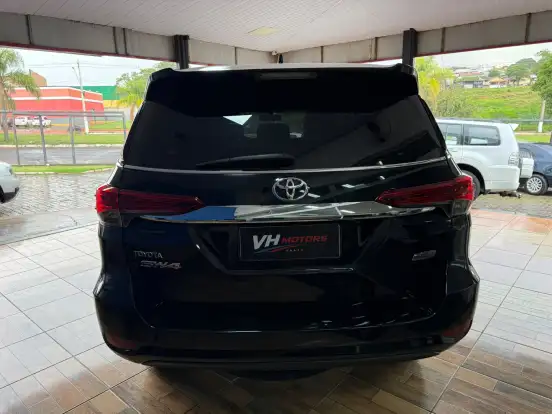 TOYOTA-HILUX SW4-2016
