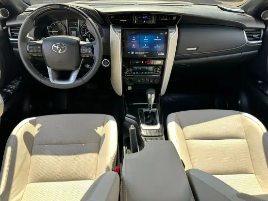 TOYOTA-HILUX SW4-2025