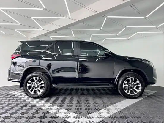 TOYOTA-HILUX SW4-2.8 D-4D TURBO DIESEL SRX PLATINUM 4X4 AUTOMÁTICO TOYOTA-HILUX SW4-2024