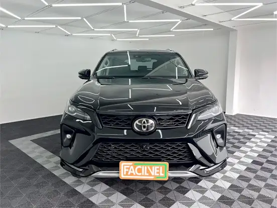 TOYOTA-HILUX SW4-2024