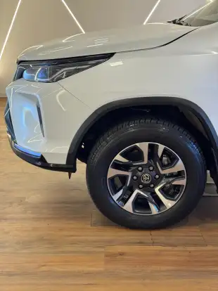 TOYOTA-HILUX SW4-2026