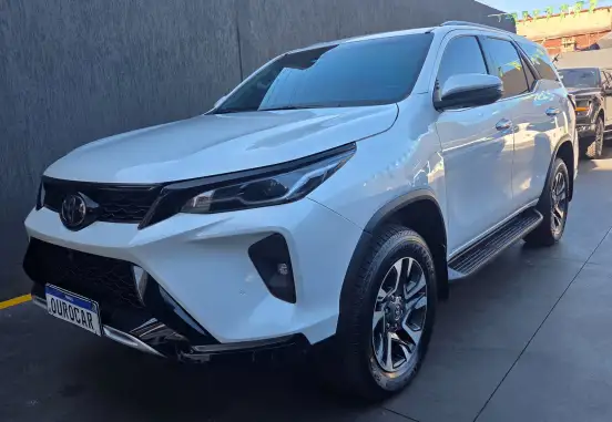 TOYOTA-HILUX SW4-2023