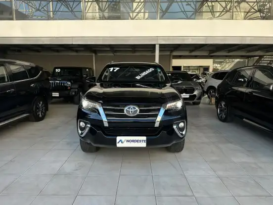 TOYOTA-HILUX SW4-2.8 SRX 4X4 7 LUGARES 16V TURBO INTERCOOLER DIESEL 4P AUTOMÁTICO TOYOTA-HILUX SW4-2017