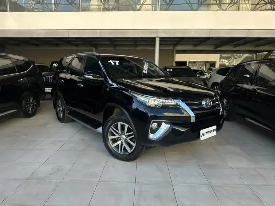 TOYOTA-HILUX SW4-2.8 SRX 4X4 7 LUGARES 16V TURBO INTERCOOLER DIESEL 4P AUTOMÁTICO TOYOTA-HILUX SW4-2017