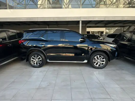 TOYOTA-HILUX SW4-2017