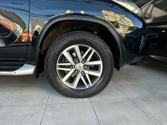 TOYOTA-HILUX SW4-2017