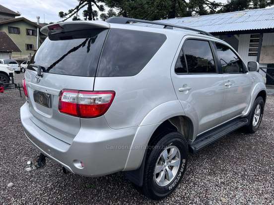 TOYOTA-HILUX SW4-2009