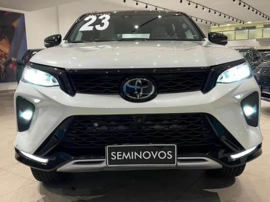 TOYOTA-HILUX SW4-2.8 D-4D TURBO DIESEL DIAMOND 7L 4X4 AUTOMÁTICO TOYOTA-HILUX SW4-2022