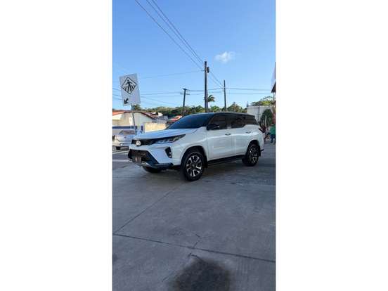 TOYOTA-HILUX SW4-2.8 D-4D TURBO DIESEL DIAMOND 7L 4X4 AUTOMÁTICO TOYOTA-HILUX SW4-2023