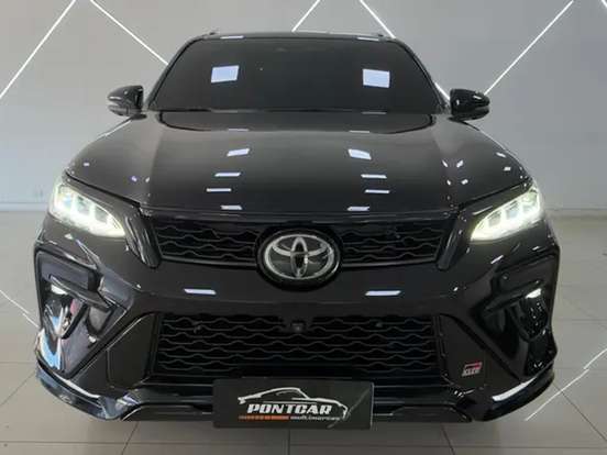 TOYOTA-HILUX SW4-2.8 D-4D TURBO DIESEL GR-S 7L 4X4 AUTOMÁTICO TOYOTA-HILUX SW4-2022