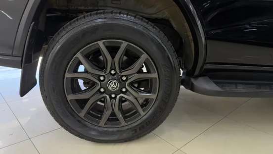 TOYOTA-HILUX SW4-2022