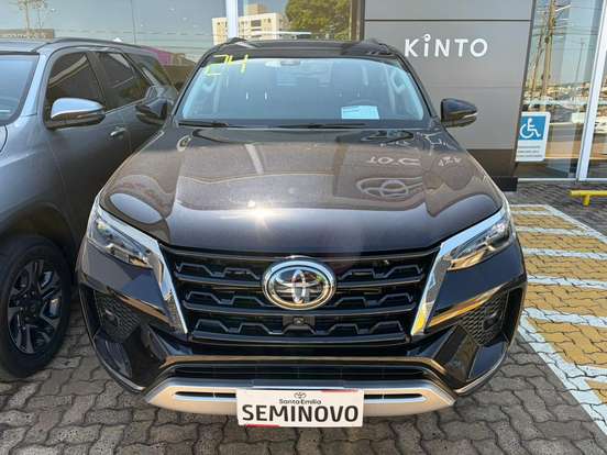 TOYOTA-HILUX SW4-2.8 D-4D TURBO DIESEL SRX 7L 4X4 AUTOMÁTICO TOYOTA-HILUX SW4-2023