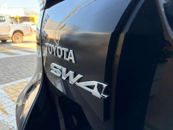 TOYOTA-HILUX SW4-2023