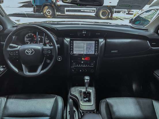 TOYOTA-HILUX SW4-2.8 D-4D TURBO DIESEL SRX 7L 4X4 AUTOMÁTICO TOYOTA-HILUX SW4-2021