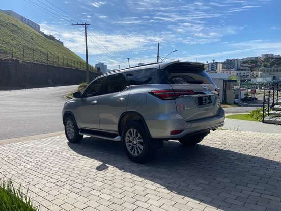 TOYOTA-HILUX SW4-2023