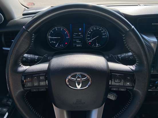 TOYOTA-HILUX SW4-2.8 D-4D TURBO DIESEL SRX 7L 4X4 AUTOMÁTICO TOYOTA-HILUX SW4-2023