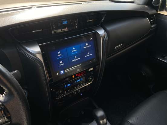 TOYOTA-HILUX SW4-2023