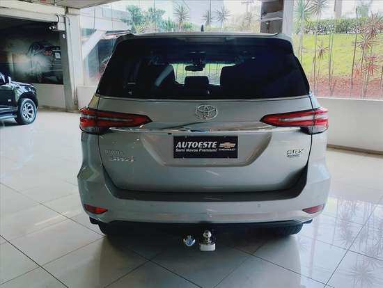 TOYOTA-HILUX SW4-2023
