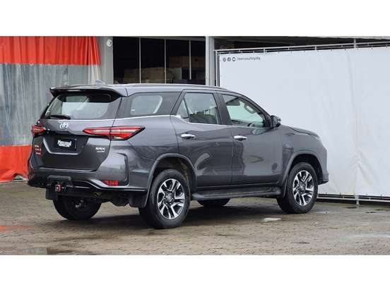 TOYOTA-HILUX SW4-2.8 D-4D TURBO DIESEL SRX PLATINUM 4X4 AUTOMÁTICO TOYOTA-HILUX SW4-2025