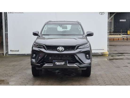 TOYOTA-HILUX SW4-2.8 D-4D TURBO DIESEL SRX PLATINUM 4X4 AUTOMÁTICO TOYOTA-HILUX SW4-2025