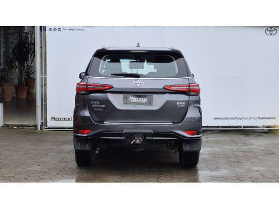 TOYOTA-HILUX SW4-2025