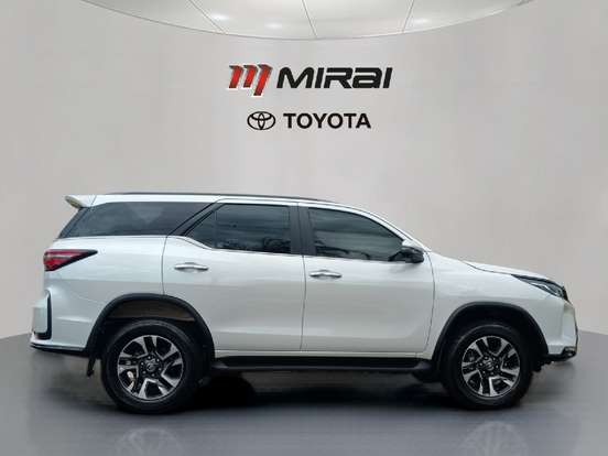 TOYOTA-HILUX SW4-2025