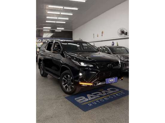 TOYOTA-HILUX SW4-2.8 D-4D TURBO DIESEL SRX PLATINUM 4X4 AUTOMÁTICO TOYOTA-HILUX SW4-2024