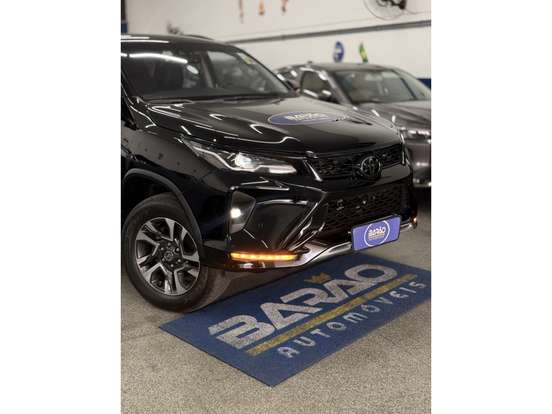 TOYOTA-HILUX SW4-2.8 D-4D TURBO DIESEL SRX PLATINUM 4X4 AUTOMÁTICO TOYOTA-HILUX SW4-2024
