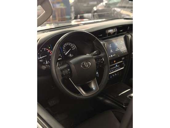 TOYOTA-HILUX SW4-2024