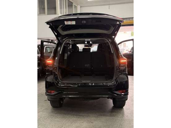 TOYOTA-HILUX SW4-2.8 D-4D TURBO DIESEL SRX PLATINUM 4X4 AUTOMÁTICO TOYOTA-HILUX SW4-2024
