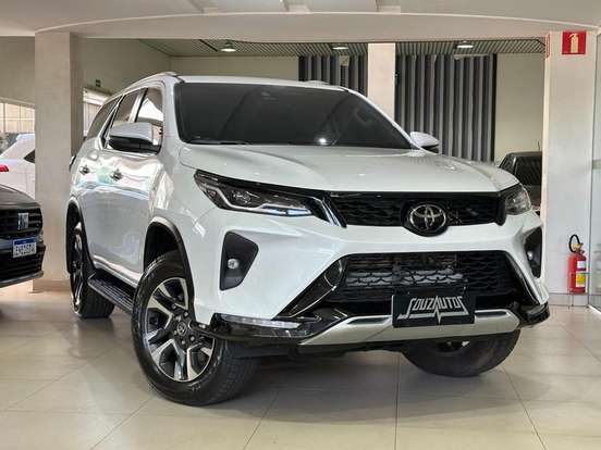 TOYOTA-HILUX SW4-2025