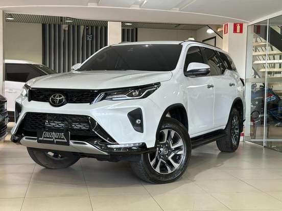 TOYOTA-HILUX SW4-2025