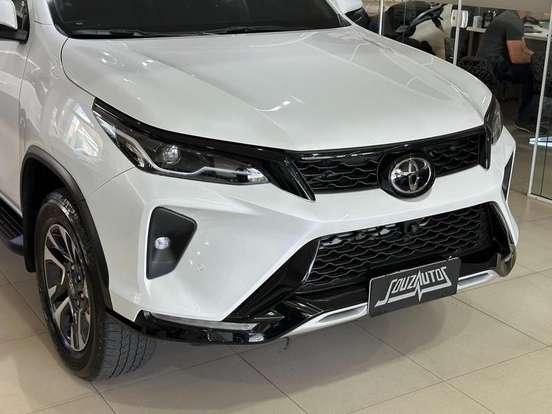 TOYOTA-HILUX SW4-2025